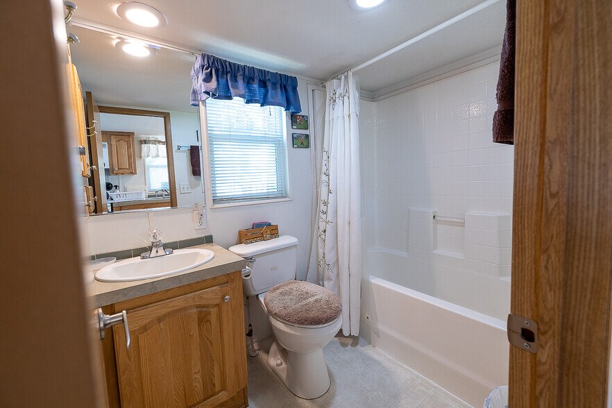 100 Boone, Conconully, WA 98819 Hotel For Sale