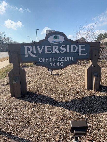 More Photos Of 1440 Maple Ave, Lisle Office For Lease
