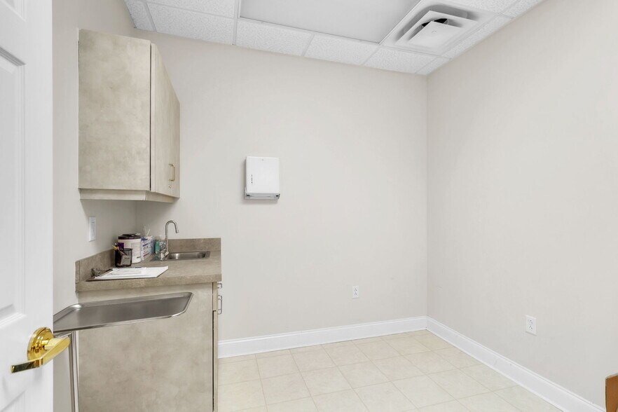 More Photos Of 2035 Valleygate Dr, Fayetteville Medical For Sale