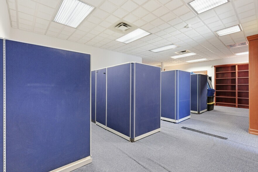 More Photos Of 381 N 9th Ave, Scranton Medical For Sale