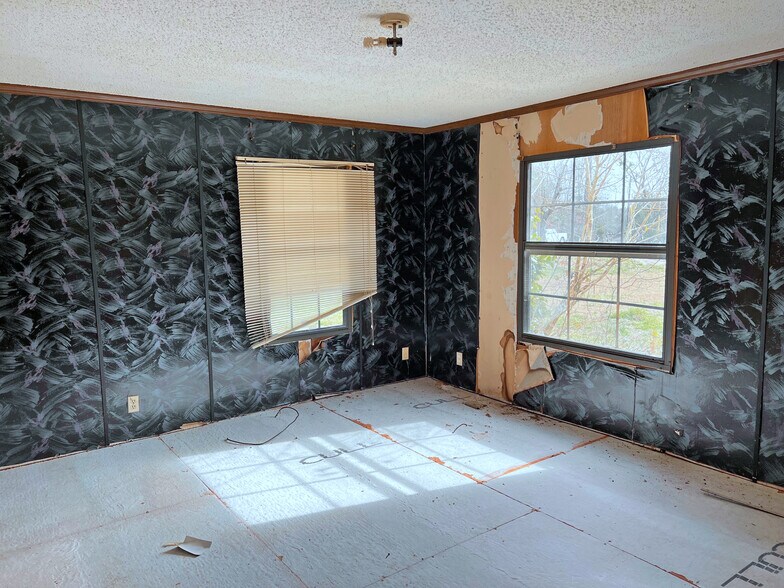 More Photos Of 3268 - 3244 River Fork Rd, Waterloo Bar For Sale