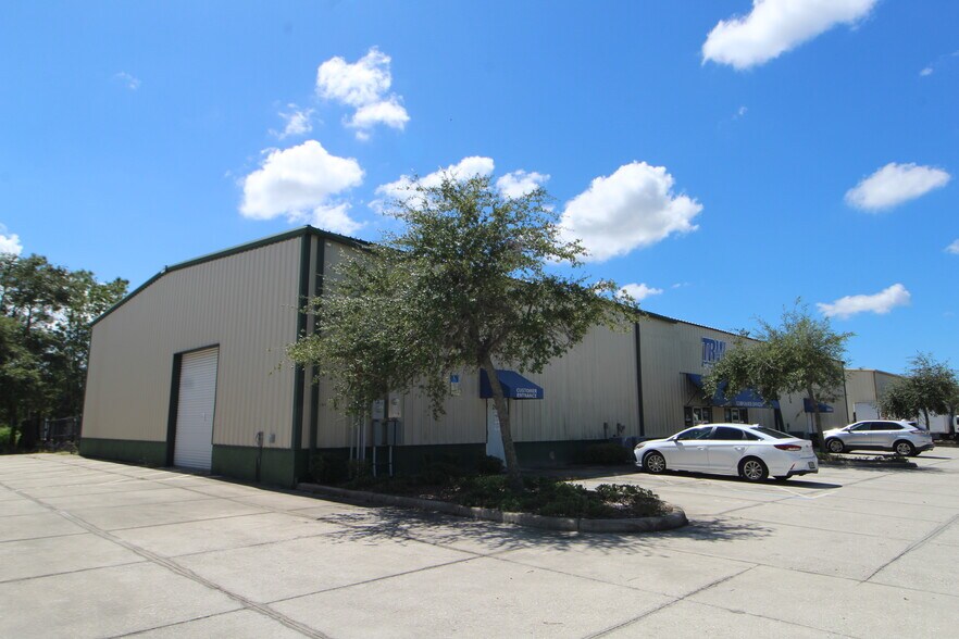 More Photos Of 2077 E 58th Avenue Cir, Bradenton Warehouse For Lease