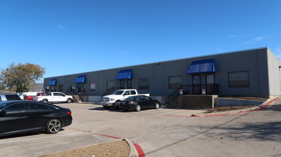 More Photos Of 1510 Randolph St, Carrollton Light Manufacturing For Lease