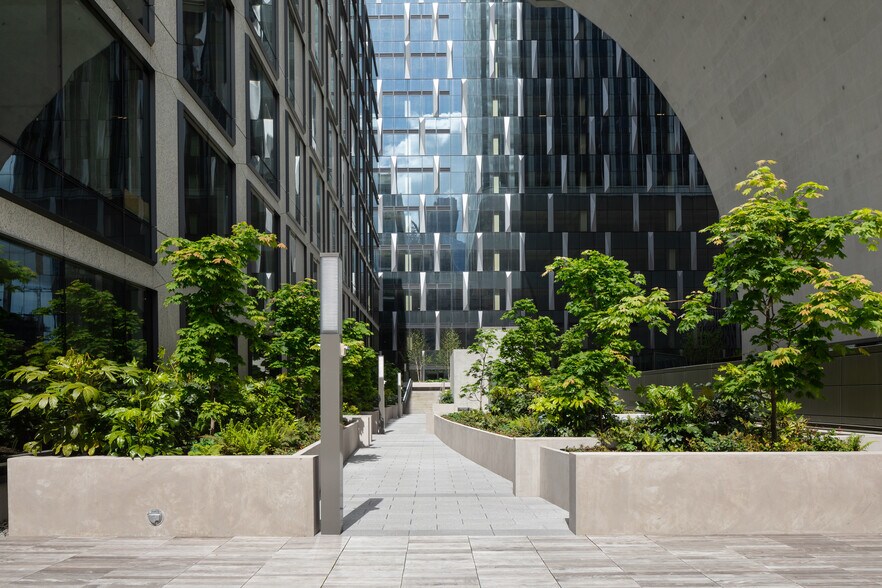 More Photos Of 400 University St, Seattle Coworking Space