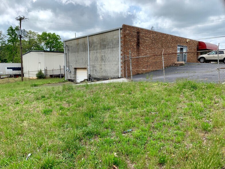 More Photos Of 449 W Centennial St, Spartanburg Freestanding For Sale