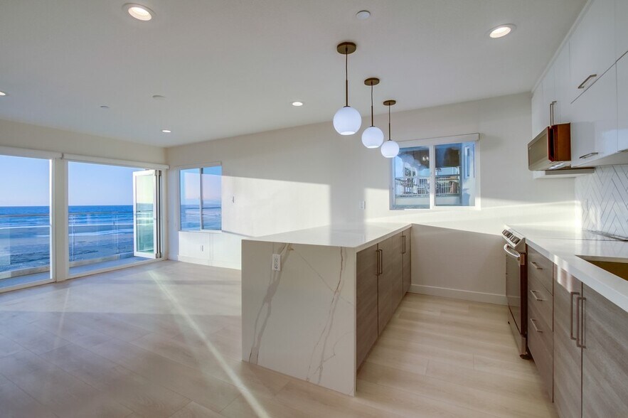 More Photos Of 3449 Ocean Front Walk, San Diego Apartments For Sale