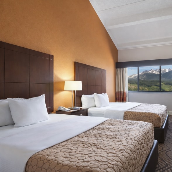 More Photos Of 560 Silverthorne Ln, Silverthorne Hotel For Sale