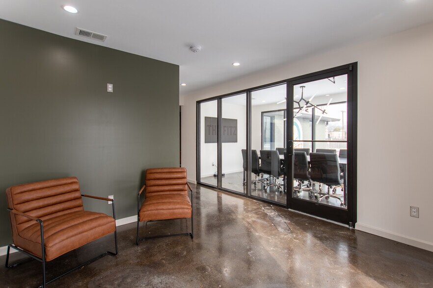 More Photos Of 804 Chevy Chase Pl, Lexington Office For Lease