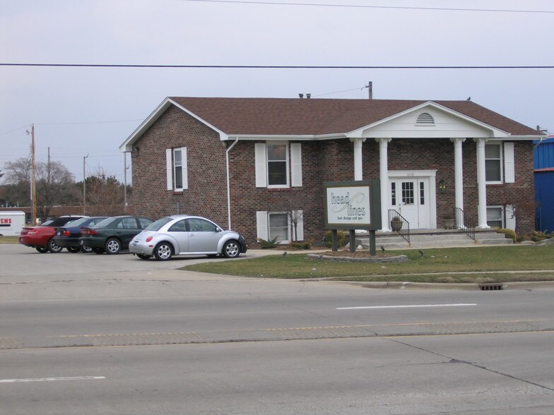 More Photos Of 3130 N Woodford St, Decatur General Retail For Sale