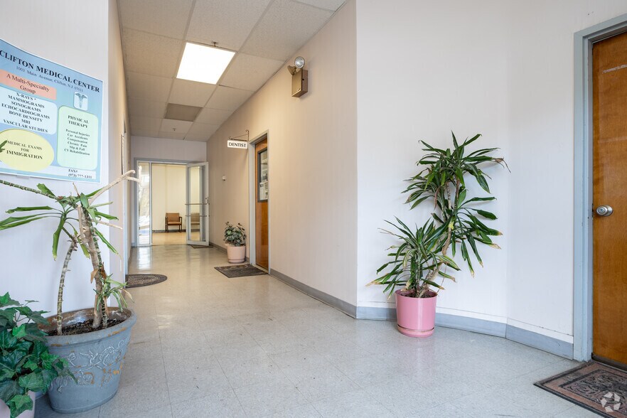 More Photos Of 1003 Main Ave, Clifton Medical For Lease