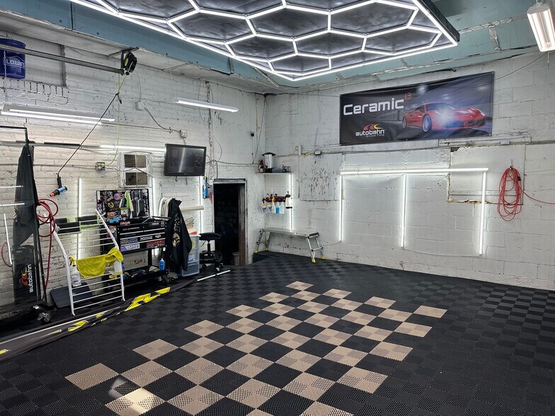 More Photos Of 2300 Greenup Ave, Ashland Storefront Retail Residential For Lease