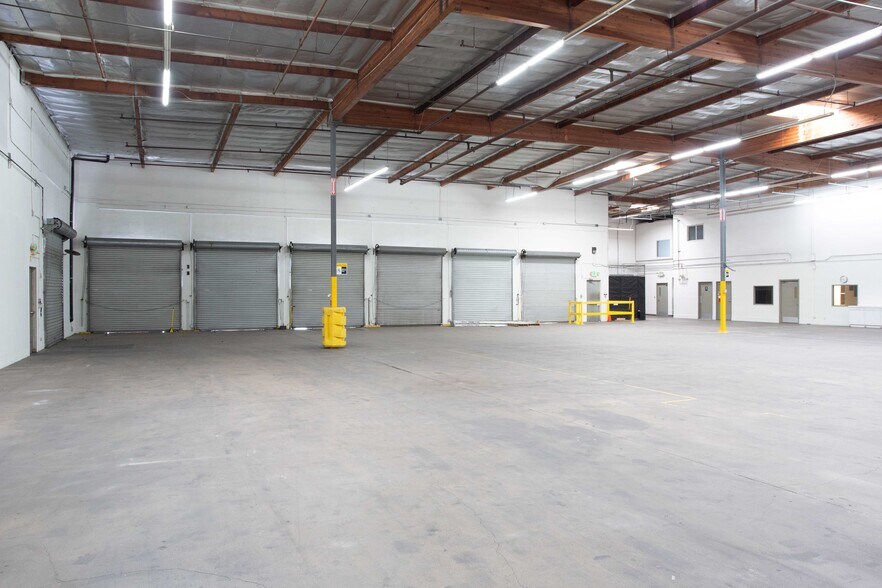 More Photos Of 3301 W Segerstrom Ave, Santa Ana Warehouse For Lease