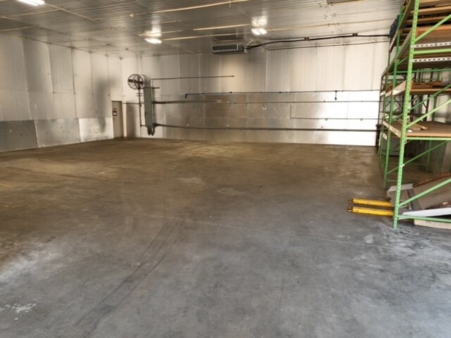 More Photos Of 255 Henderson St, Gaffney Light Distribution For Lease