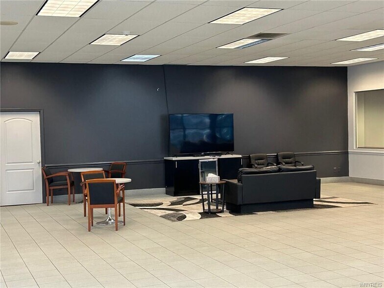 More Photos Of 1212 Abbott Rd, Buffalo Auto Dealership For Lease