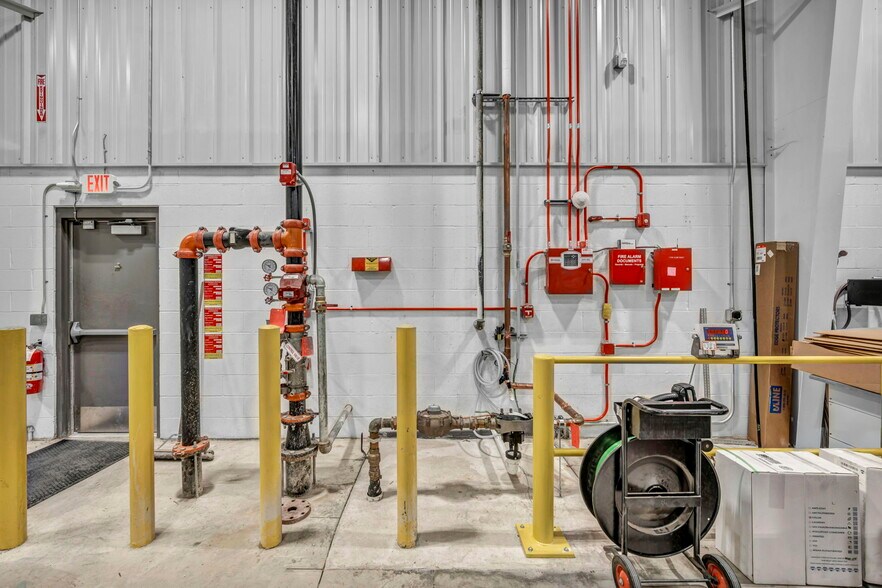 More Photos Of 310 Park Dr, Chardon Warehouse For Sale