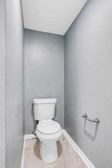 More Photos Of 5722 W 43rd St, Houston Specialty For Sale