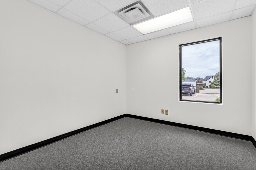 More Photos Of 1801 Precinct Line Rd, Hurst Medical For Lease
