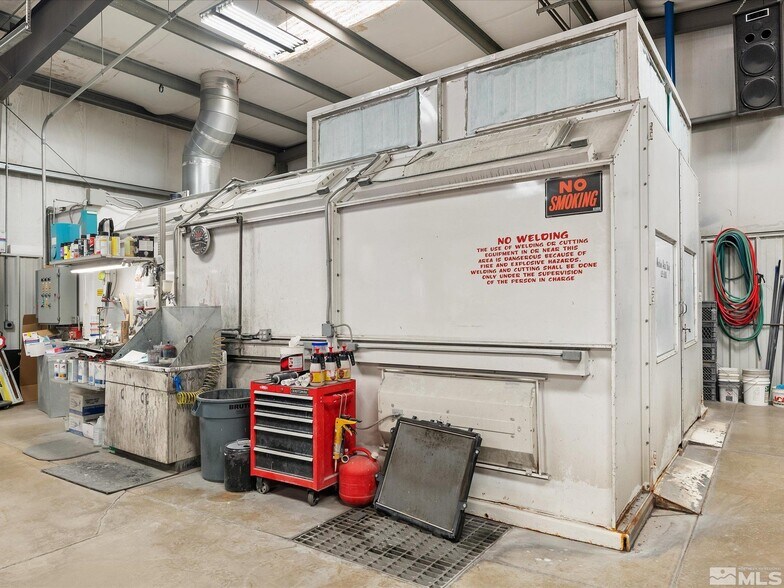 More Photos Of 810 W 6th St, Winnemucca Flex For Sale