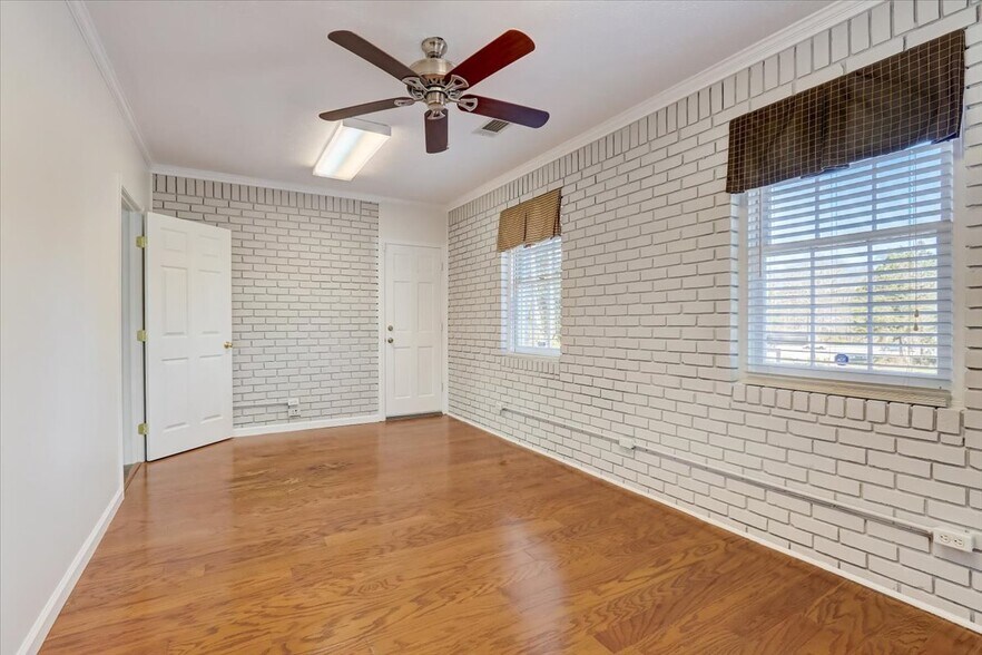 More Photos Of 249 N Price Rd, Sugar Hill Office For Sale