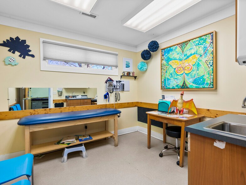 More Photos Of 157 Medical Park Dr, Brevard Medical For Lease