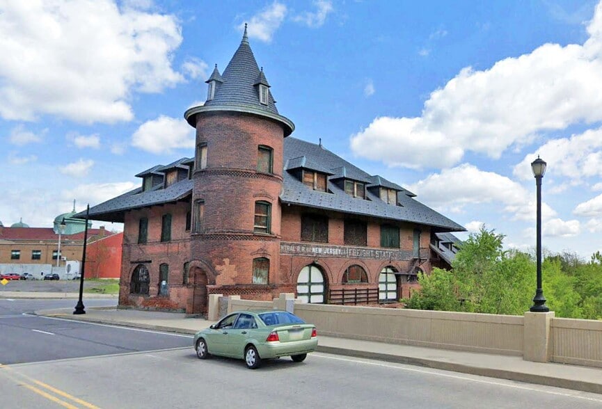 More Photos Of 400 N 6th Ave, Scranton Office For Sale