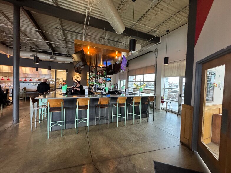 More Photos Of 7729 W Ridgewood Dr, Parma Restaurant For Lease