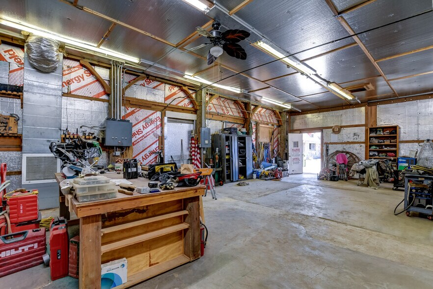 More Photos Of 495 E Z St, Prescott Showroom For Sale