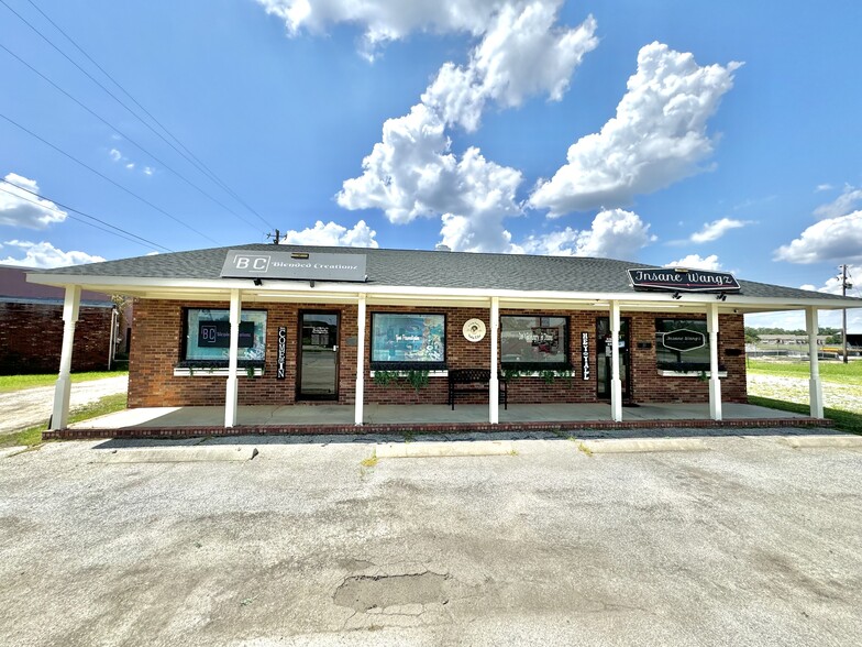 Primary Photo Of 88 S Williams St, Hazlehurst General Retail For Sale