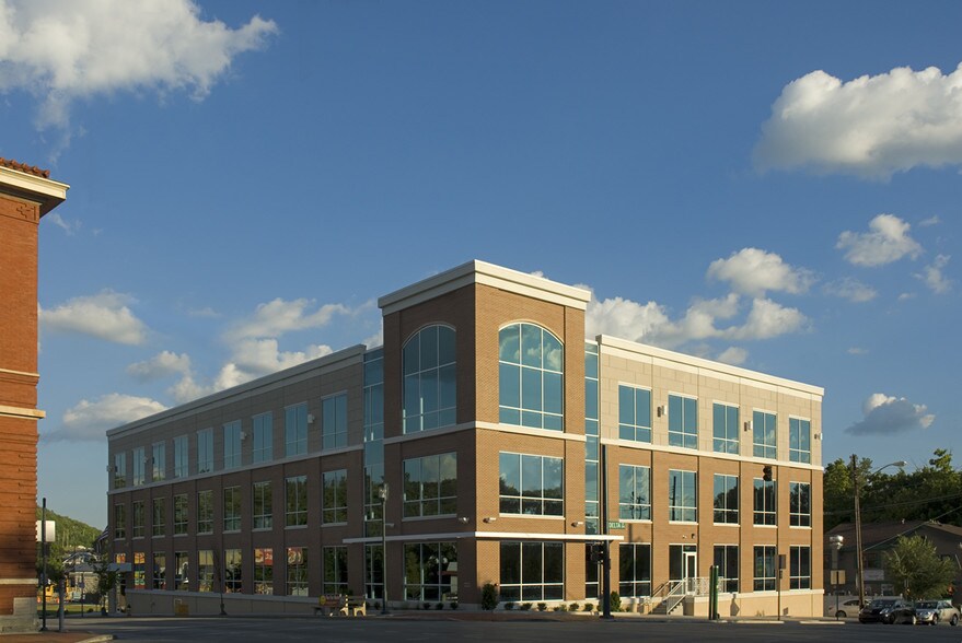 More Photos Of 3505 Columbia Pkwy, Cincinnati Office For Lease