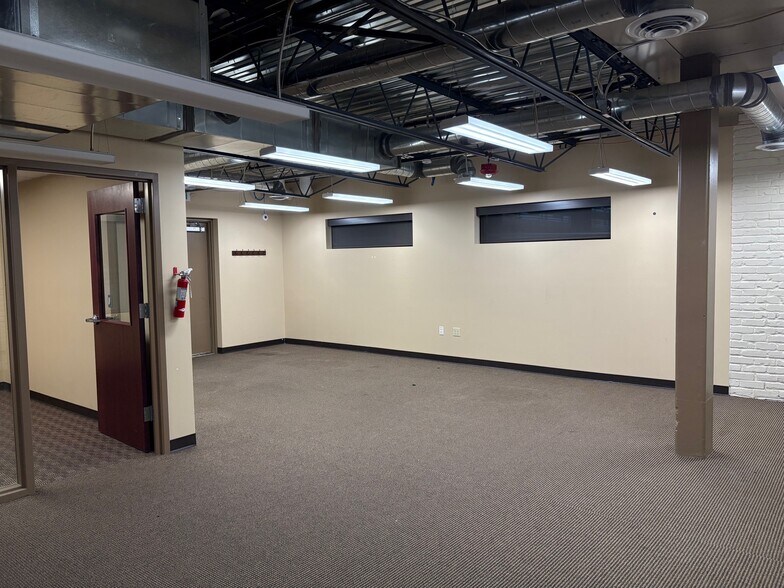 More Photos Of 4212 W Sunset Blvd, Spokane Flex For Sale