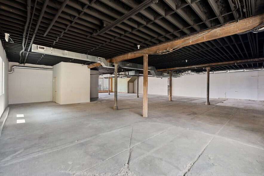 More Photos Of 211-215 E Hutchison St, San Marcos Storefront Retail Office For Lease