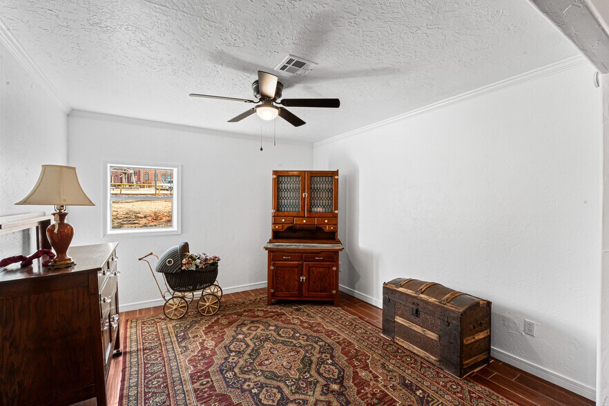 More Photos Of 410 W Harrison Ave, Guthrie Freestanding For Sale
