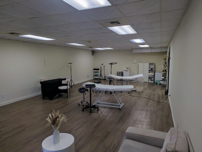 More Photos Of 11240-11242 N 19th Ave, Phoenix Medical For Lease