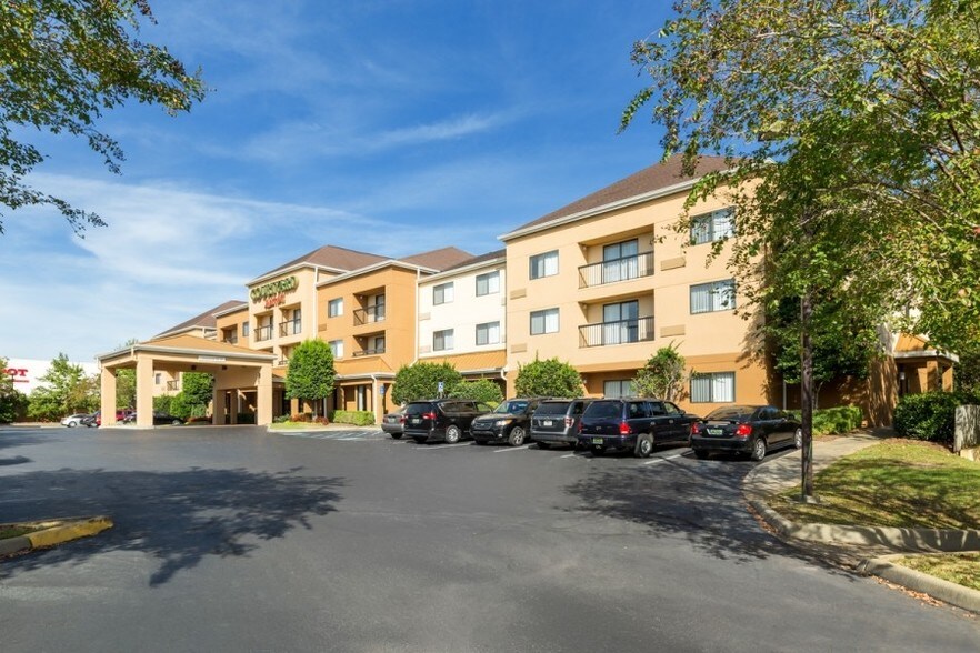 More Photos Of 3040 Ross Clark Cir, Dothan Hotel For Sale