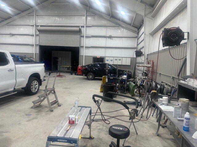 More Photos Of 2201 Commerce St, Marble Falls Warehouse For Sale