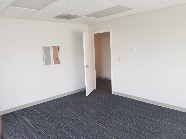 More Photos Of 2500 NW 107th Ave, Miami Office For Sale