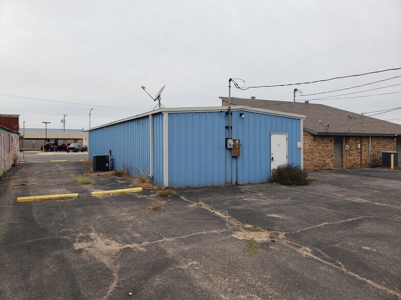 More Photos Of 203 S Main St, Andrews Office For Sale