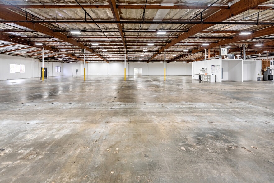 More Photos Of 10150-10200 Jefferson Blvd, Culver City Warehouse For Lease