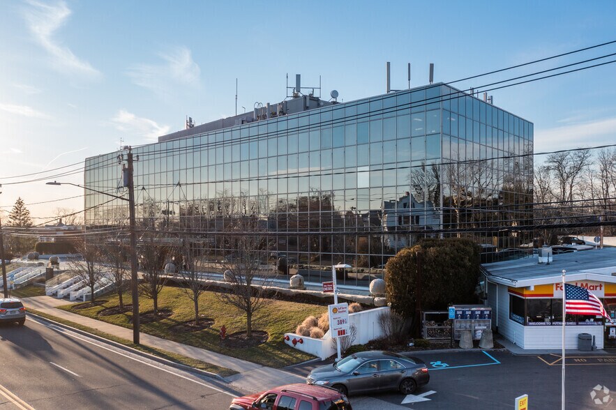 More Photos Of 411 W Putnam Ave, Greenwich Office For Lease