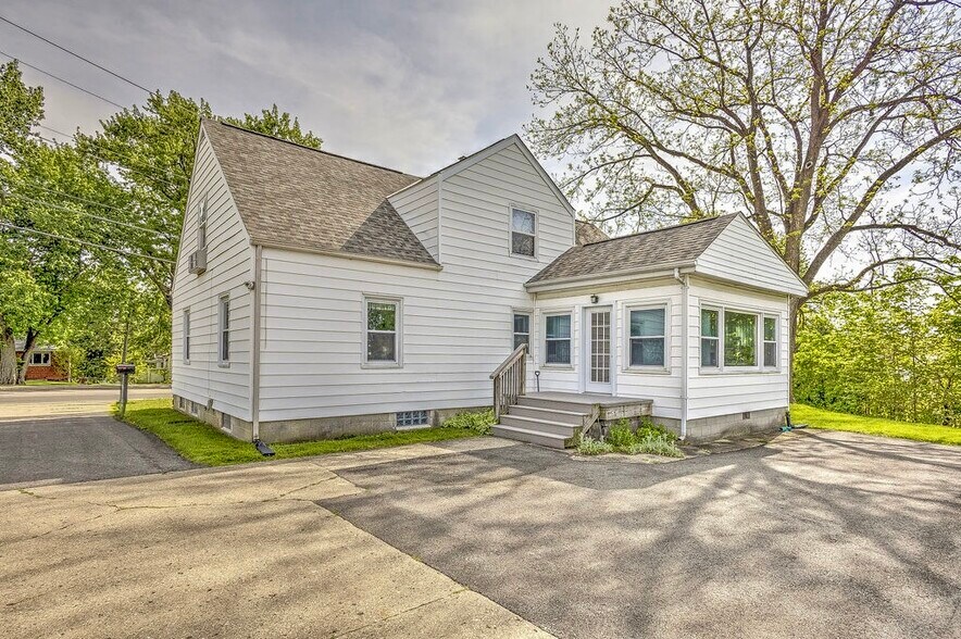More Photos Of 719 Coshocton Ave, Mount Vernon Office For Sale