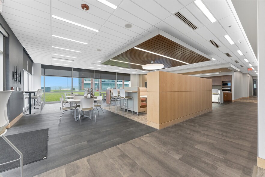 More Photos Of 423 Fortress Blvd, Morgantown Office For Sale
