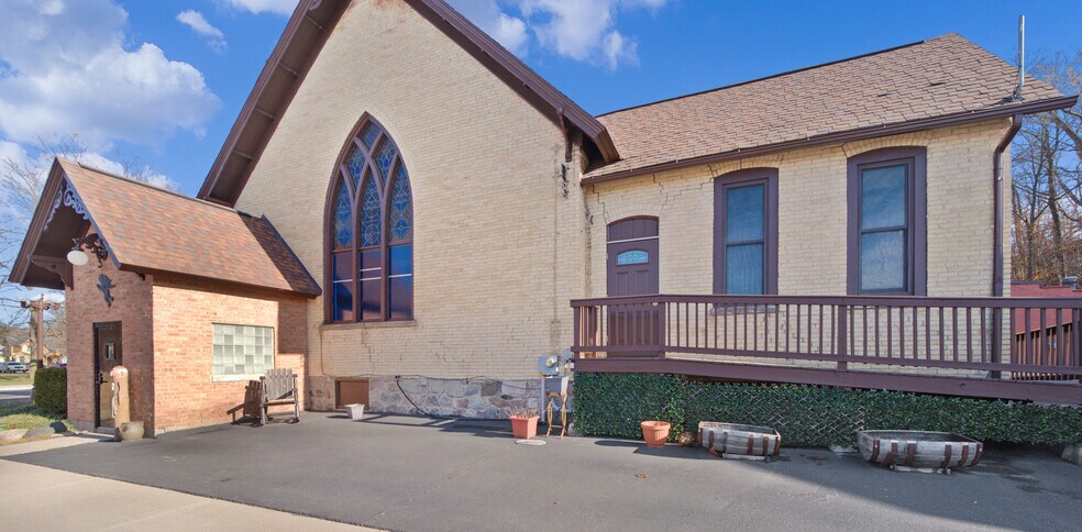 More Photos Of 30 Quarterline St, Newaygo Specialty For Sale