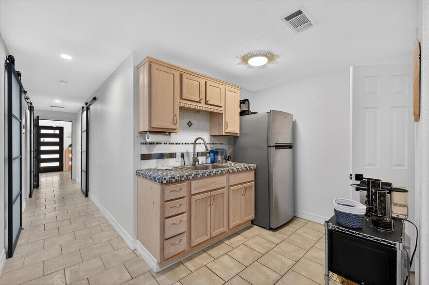 More Photos Of 2217 Sealy St, Galveston Office Residential For Sale