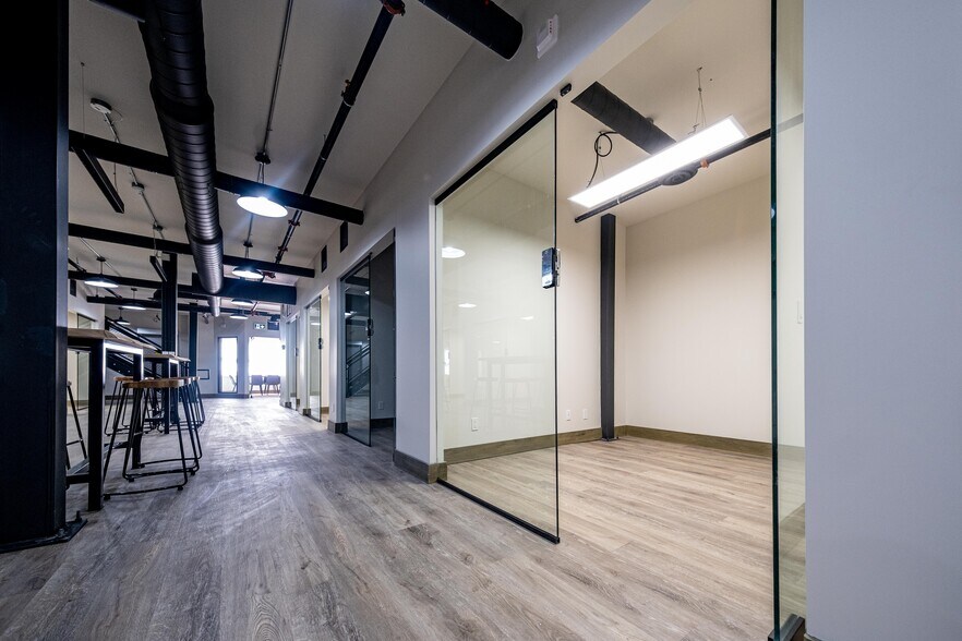 More Photos Of 4635 Queen St, Niagara Falls Office For Sale