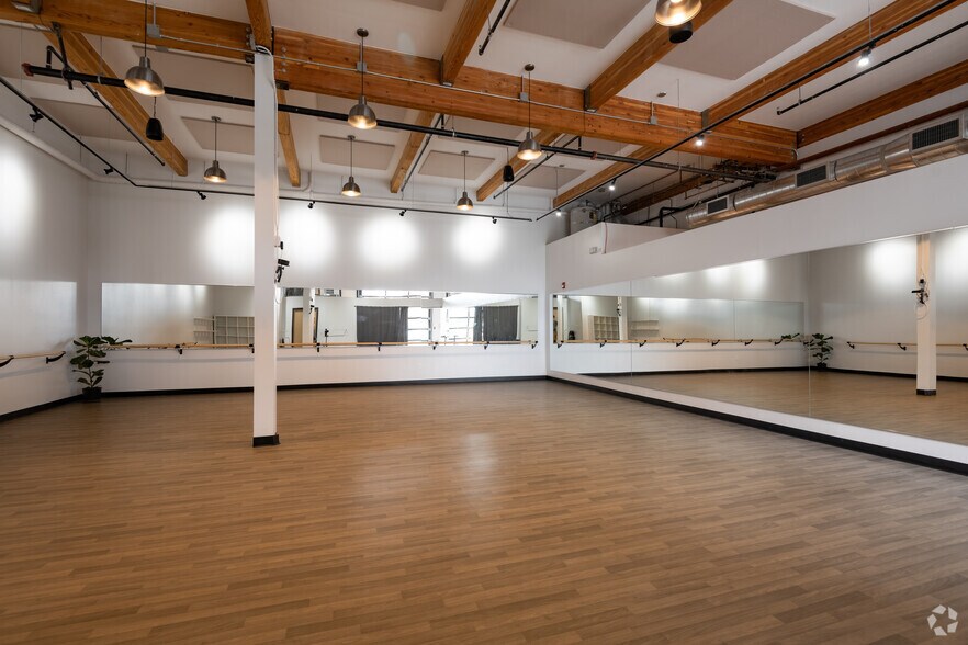 More Photos Of 928 NW Leary Way, Seattle Storefront Retail Residential For Sale