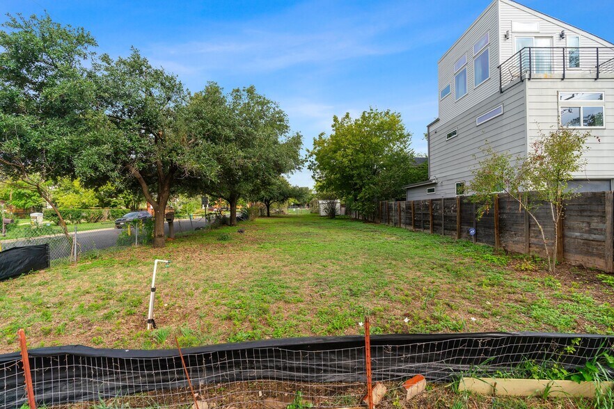 More Photos Of 1800 E Martin Luther King Jr Blvd, Austin Land For Sale