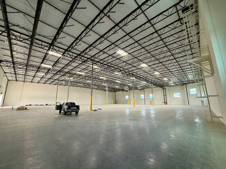 More Photos Of 1050 E Holt Blvd, Ontario Distribution For Sale