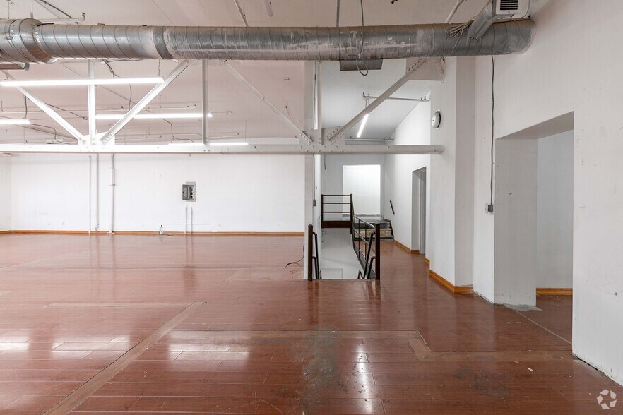 More Photos Of 47-09 30th St, Long Island City Light Manufacturing For Lease