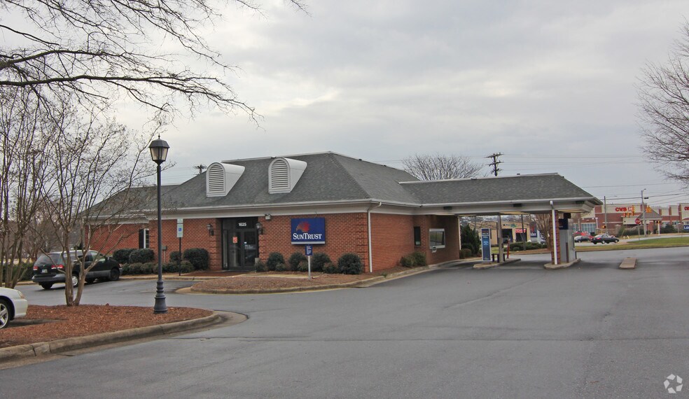 Primary Photo Of 1625 N Center St, Hickory Bank For Sale