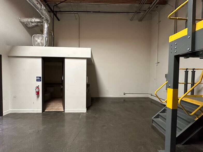 More Photos Of 9027 Canoga Ave, Canoga Park Manufacturing For Lease